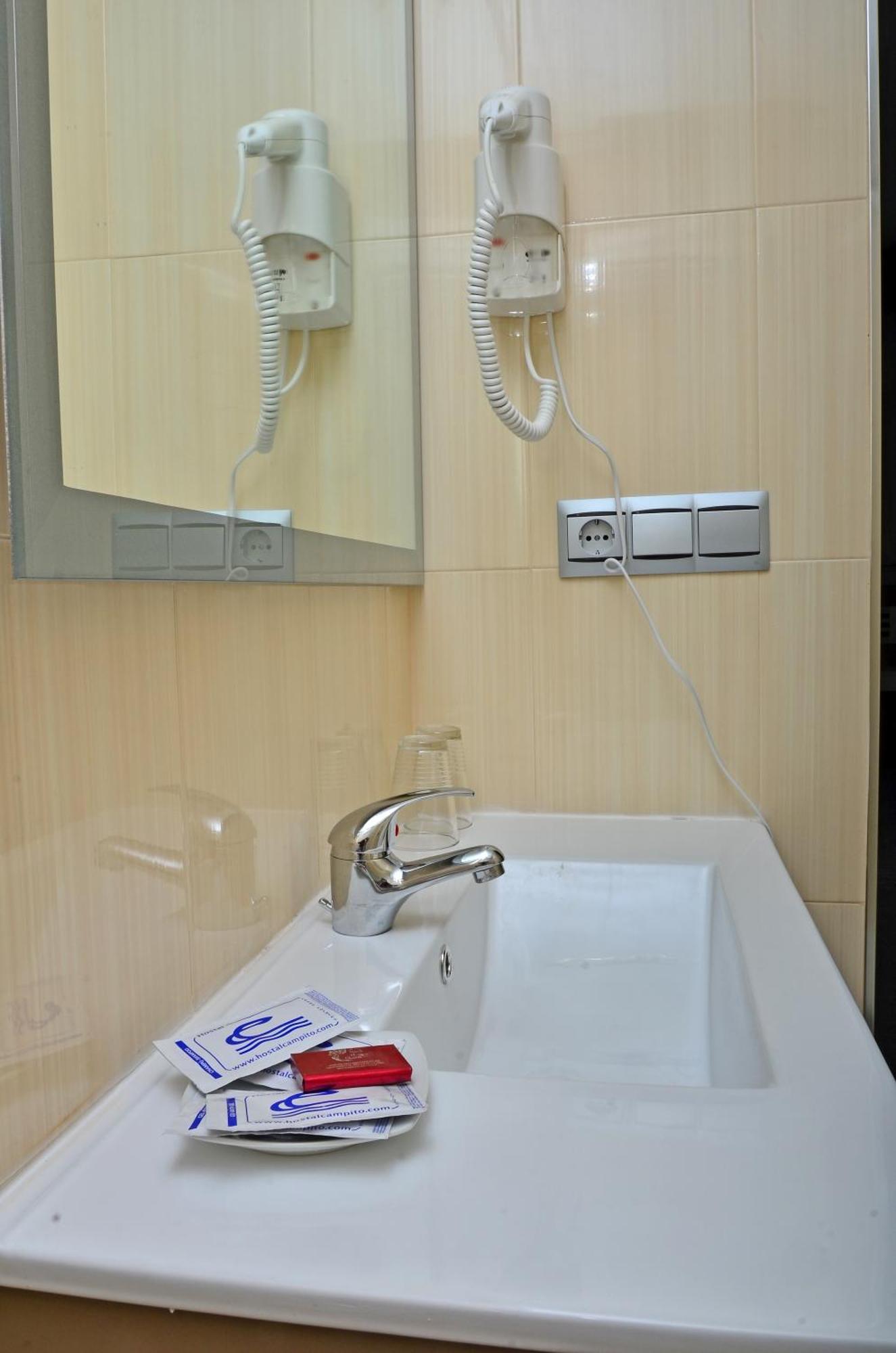 Hostal Campito Conil De La Frontera Oda fotoğraf